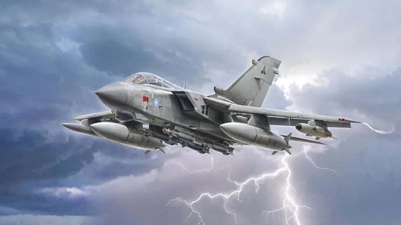 Italeri 1/32 Tornado Gr 4 Model Kit — box art