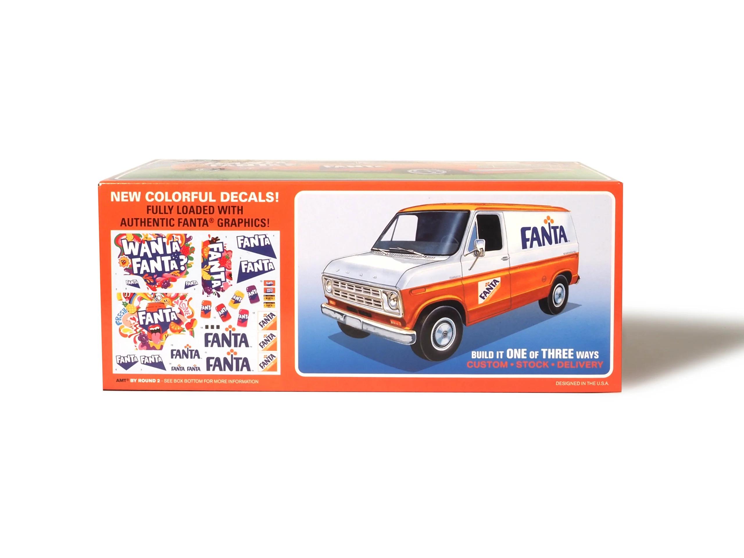 AMT 1/25 1977 Ford Custom Van Fanta Model Kit — official product photo 4