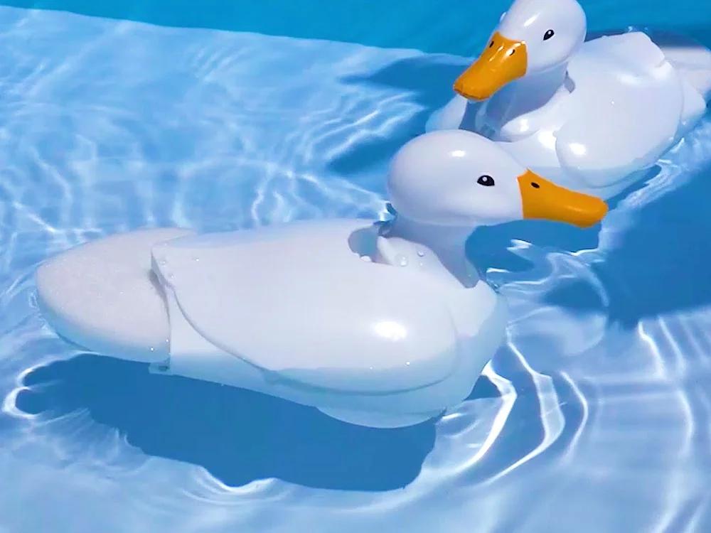 Tamiya Walking Swimming Duck Model Kit — official product photo 2