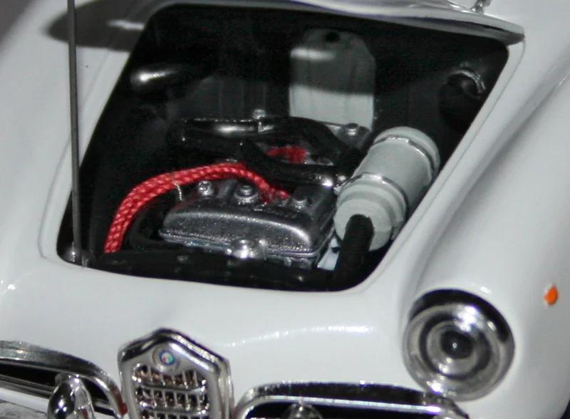 Italeri 1/24 Giulietta Spider 1600 Model Kit — official product photo 5