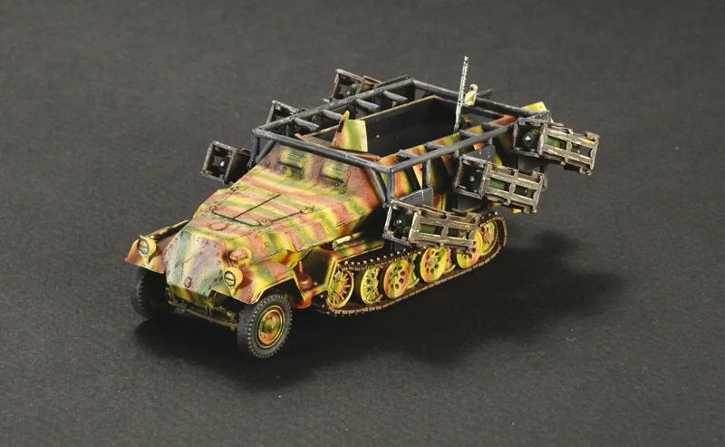 Italeri 1/72 SD Kfz 251 1 Stuka Zu Fuss Model Kit — official product photo 5