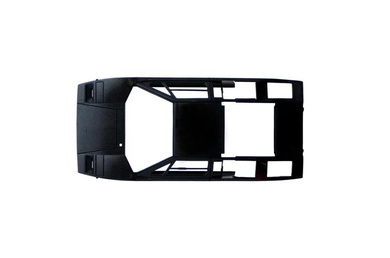 Italeri 1/24 Lamborghini Countach 25th Model Kit — official product photo 3