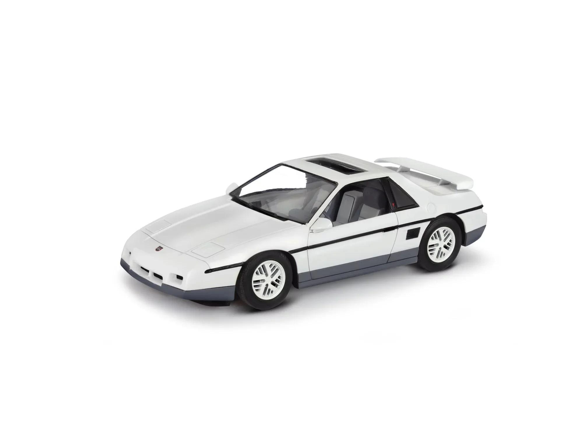 Revell 1/24 1985 Pontiac Fiero Gt Model Kit — official product photo 2
