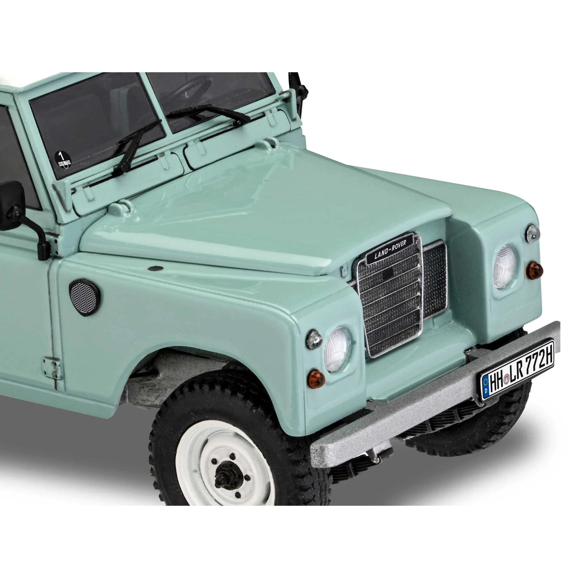 Revell 1/24 Land Rover Series III Model Kit — official product photo 3