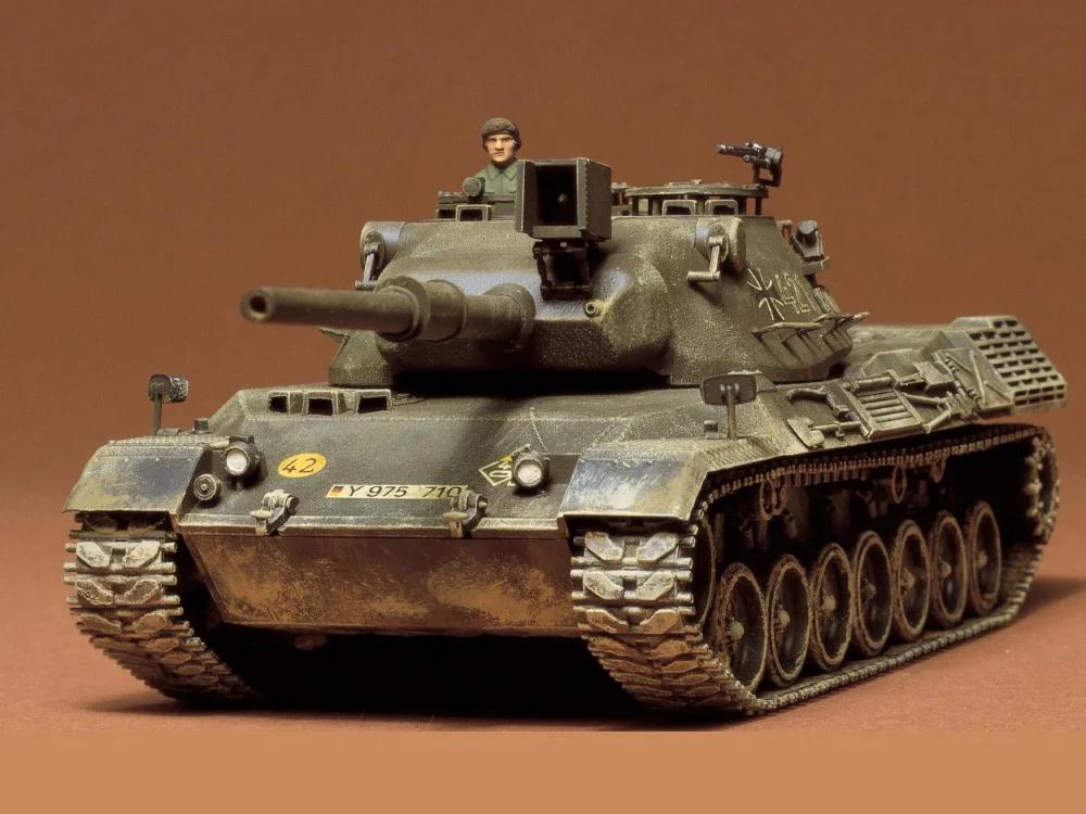 Tamiya 1/35 W Ger Leopard Med Tank Model Kit — official product photo 1
