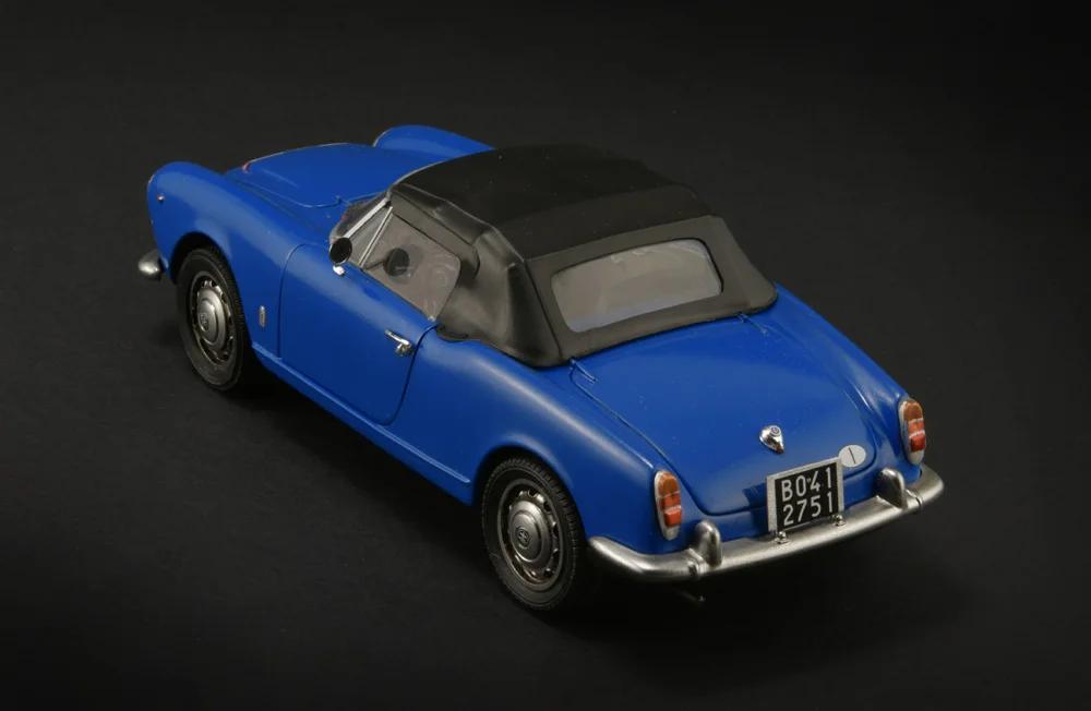 Italeri 1/24 Alfa Romeo Giulia 1600 Spider Model Kit — official product photo 6