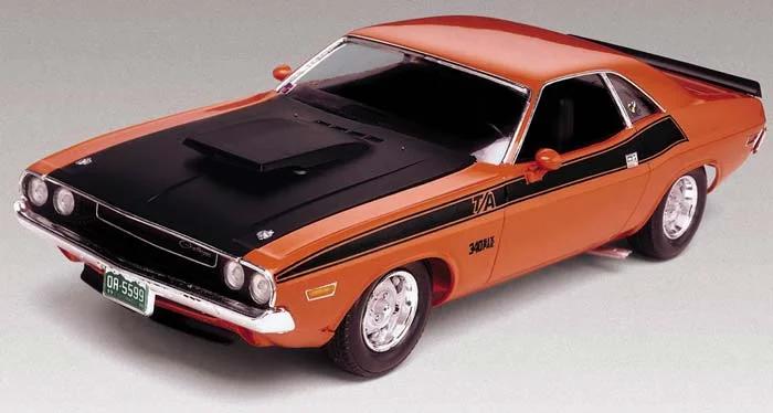 Revell 1/24 70 Dodge Challenger 2n1 Model Kit — box art