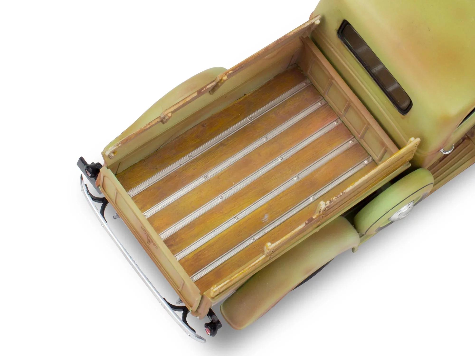 Revell 1/25 37 Ford Pickup 2n1 W Surfboard Model Kit — official product photo 5