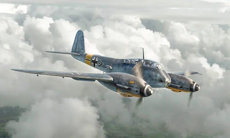 Italeri 1/72 Me410 Hornisse Fighter Model Kit — official product photo 1