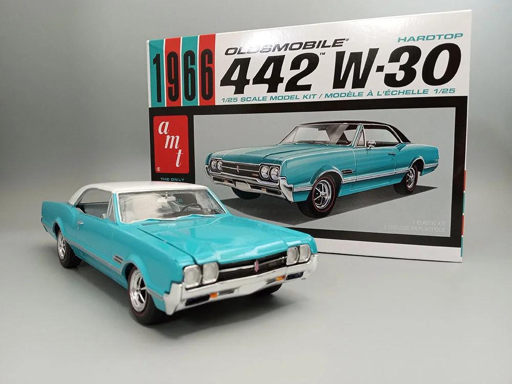 AMT 1/25 66 Olds 442 Hardtop Model Kit — official product photo 5
