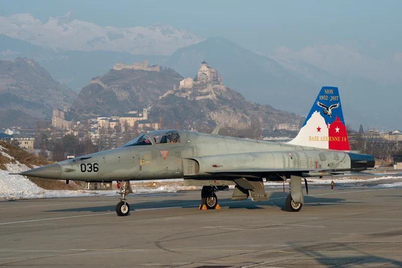 Italeri 1/72 F-5E Swiss Air Force Model Kit — official product photo 1