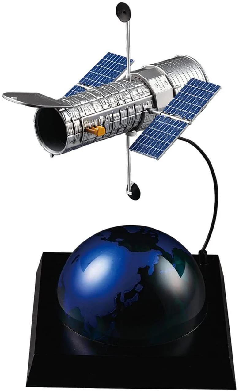 Hasegawa 1/200 Nasa Hubble Space Telescope Repair Model Kit — official product photo 1
