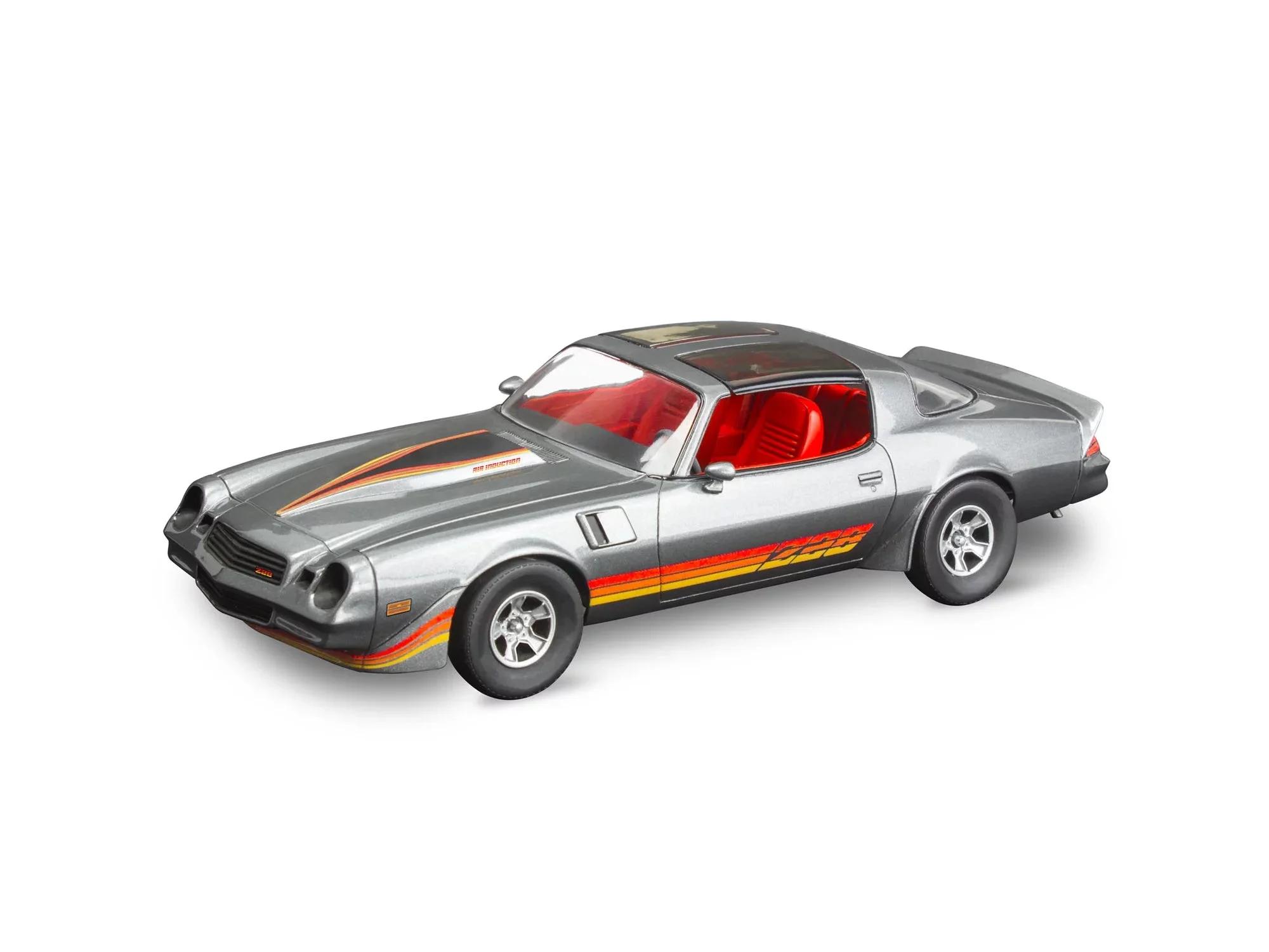 Revell 1/25 Z-28 81 Camaro Model Kit — official product photo 2