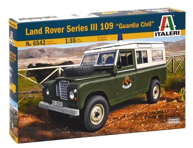 Italeri Land Rover Series III Model Kit — box art