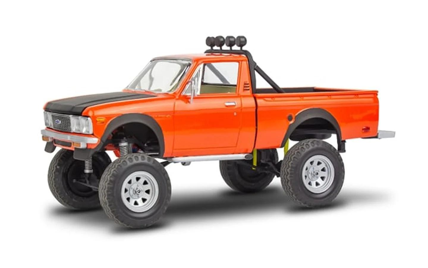 Revell 1/24 Chevy 4x4 Luv Hgh Roller Model Kit — official product photo 1