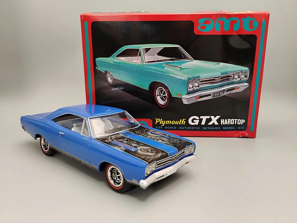AMT 1/25 69 Plymouth Gtx Hardtop Model Kit — official product photo 2