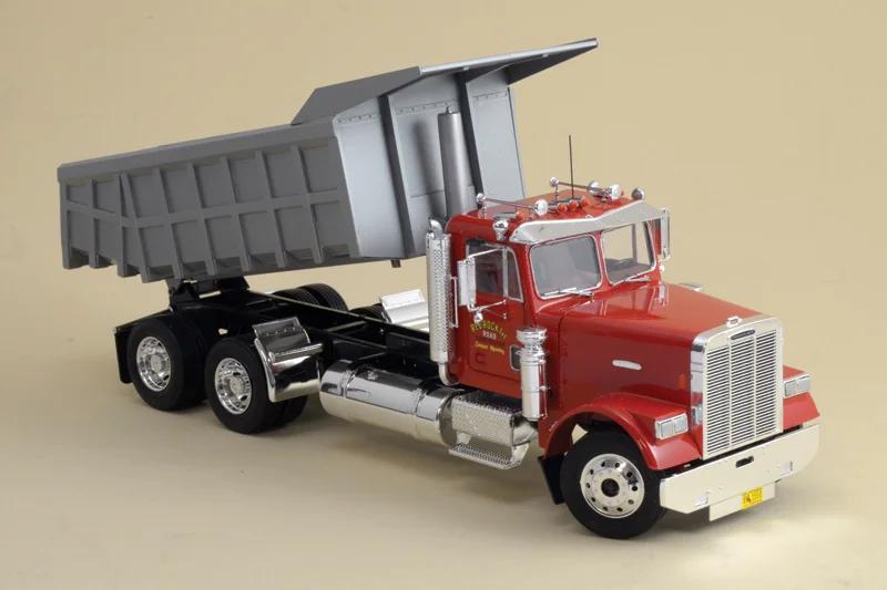 Italeri 1/24 Freightliner Heavy Dumper Truck Model Kit — official product photo 3