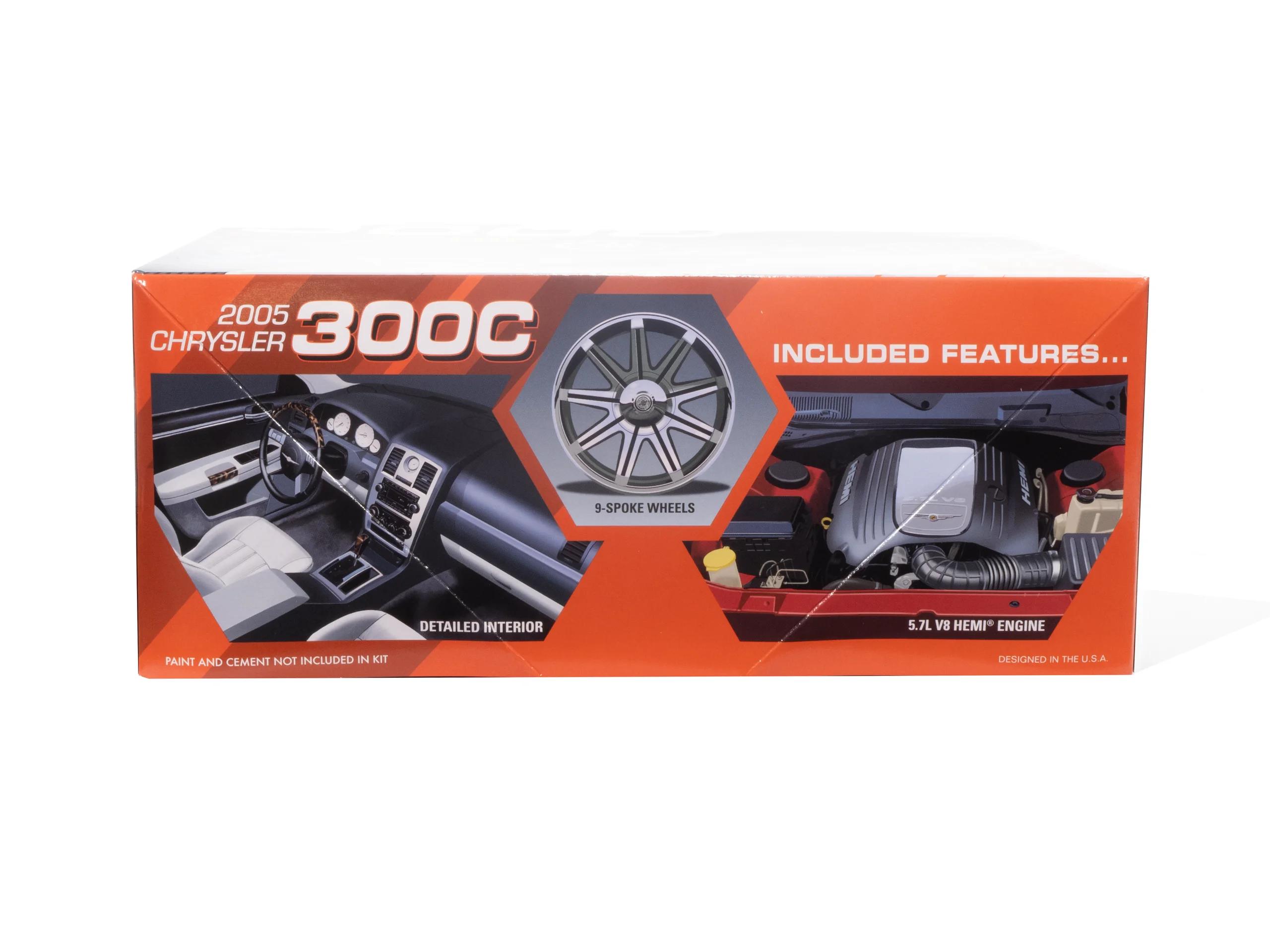 AMT 1/25 2005 Chrysler 300c Model Kit — official product photo 3
