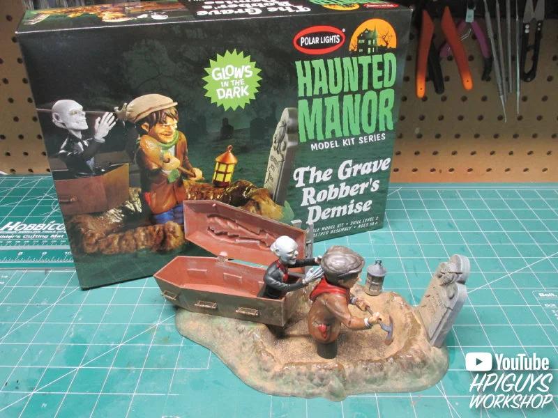 Polar Lights Haunted Manor Grave Robbers Demise Model Kit — official product photo 1