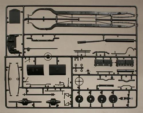 Italeri 1/24 Rolls Royce Phantom II Model Kit — official product photo 5