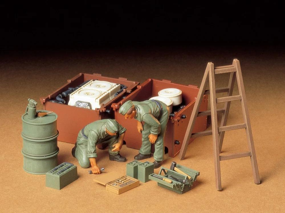 Tamiya 1/35 German Tank Engine Crew Model Kit — official product photo 1