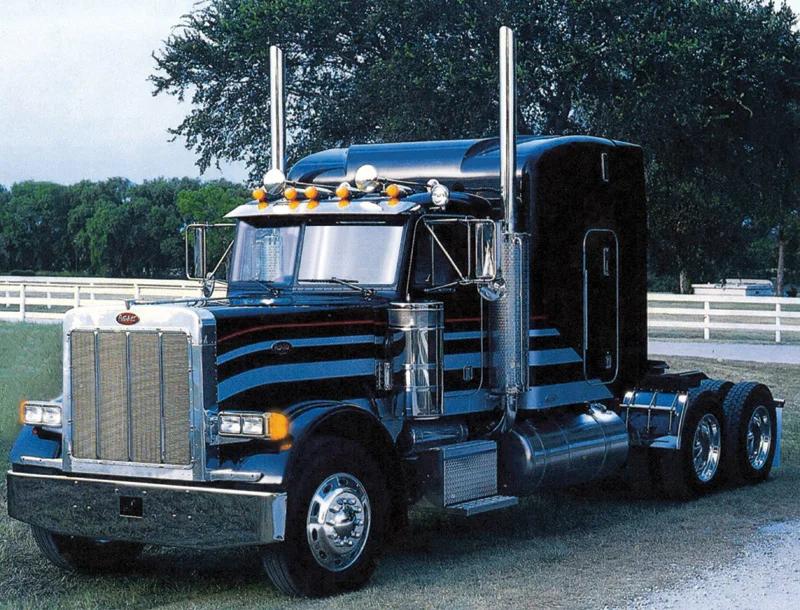 Italeri 1/24 Peterbilt 378 Long Hauler Model Kit — official product photo 1
