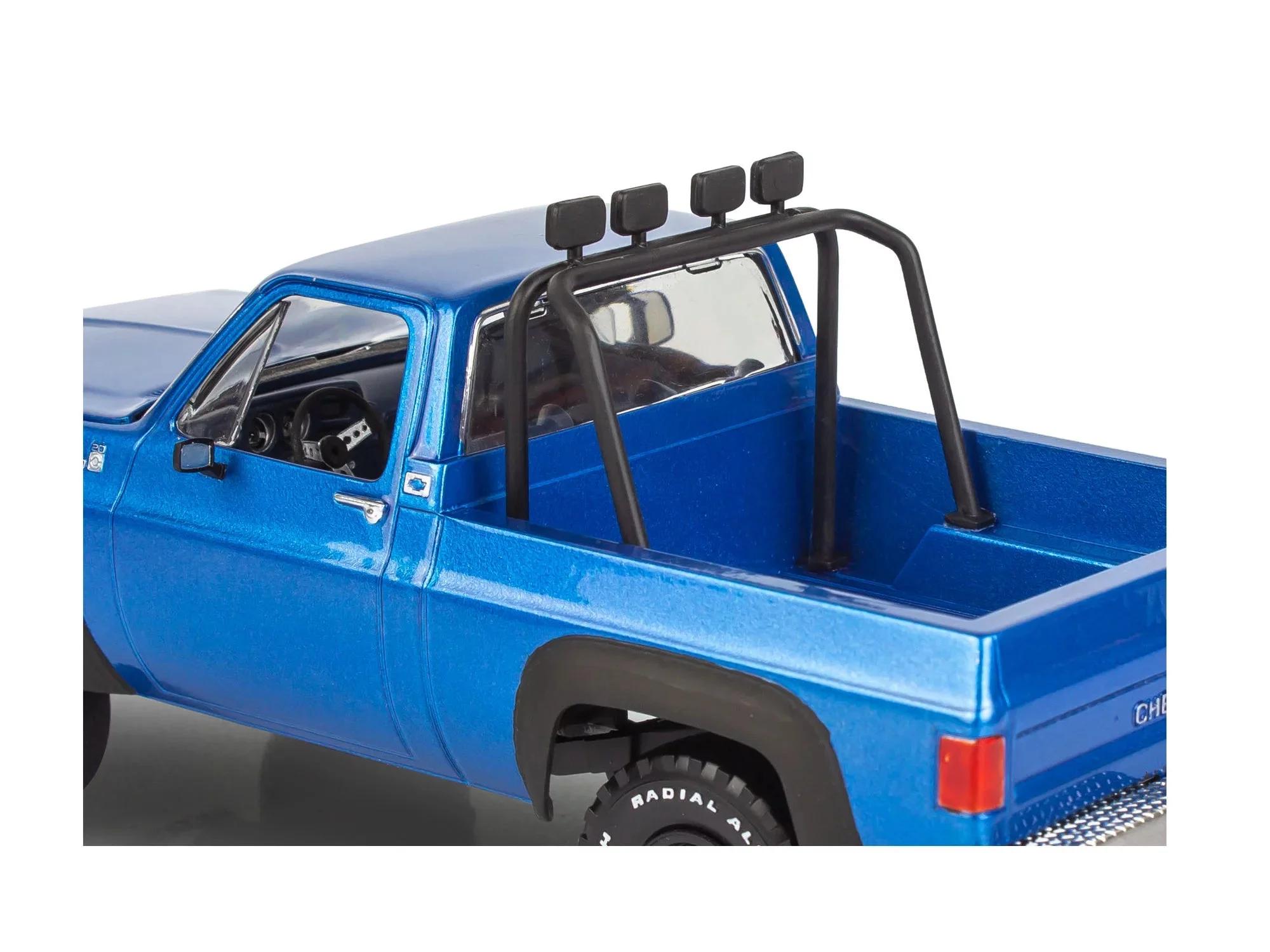 Revell 1/24 78 Chevy 4x4 W Virage Trailer Model Kit — official product photo 6