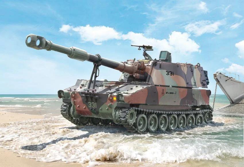 Italeri 1/35 M109 A2-a3-g Model Kit — box art