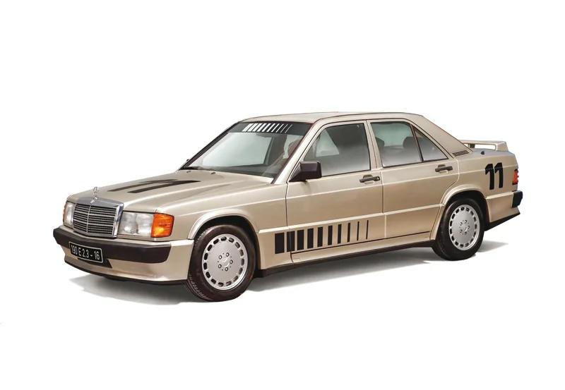 Italeri 1/24 Mercedes Benz 190e 2 3 16v Model Kit — box art