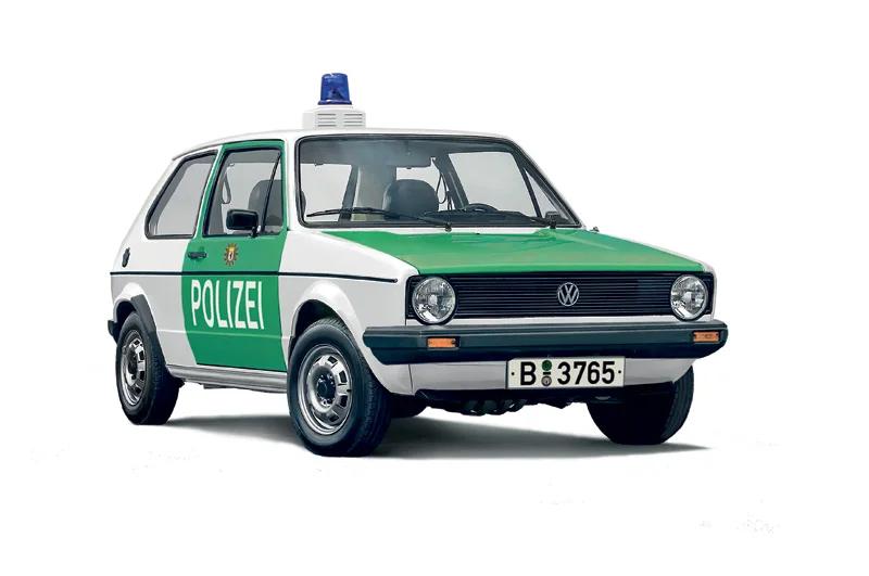 Italeri 1/24 Vw Golf Polizei Model Kit — official product photo 1
