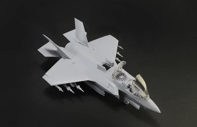Italeri 1/72 F-35B Lightning II V Syol Model Kit — official product photo 5