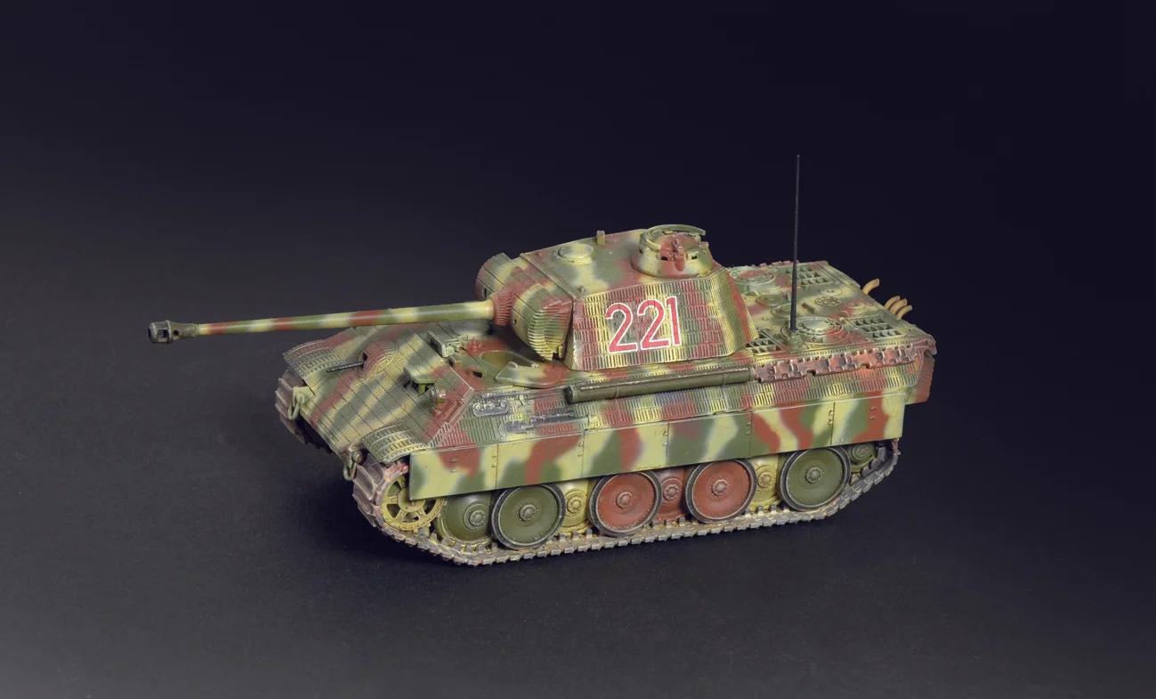 Italeri 1/56 WWII SD Kfz 171 Panther Ausf Model Kit — official product photo 4