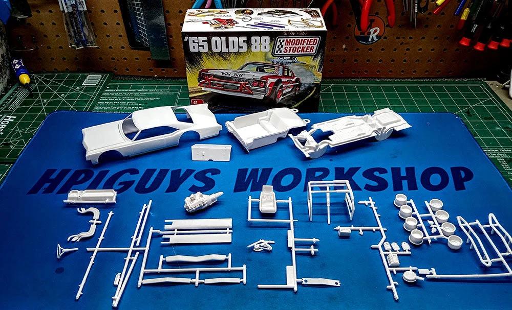 AMT 1/25 65 Olds 88 Modified Stocker Model Kit — official product photo 5