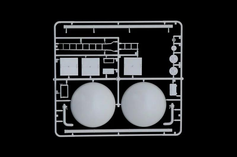 Italeri 1/24 Family Tank Trailer Model Kit — official product photo 5