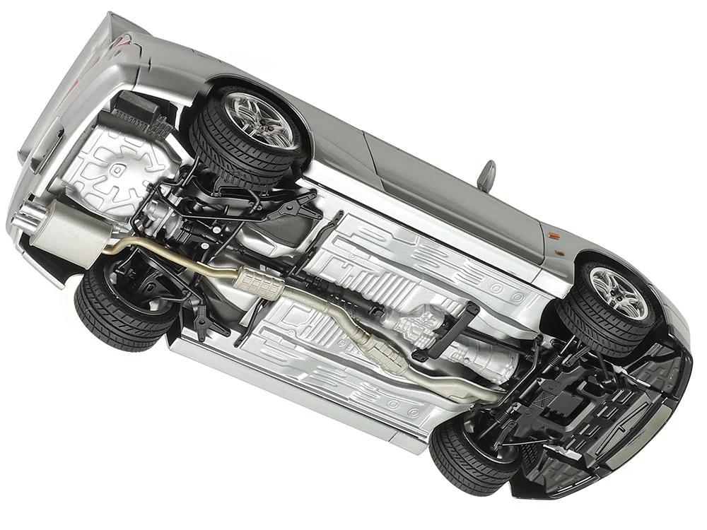 Tamiya 1/24 Nissan Skyline Gtrv Model Kit — official product photo 3