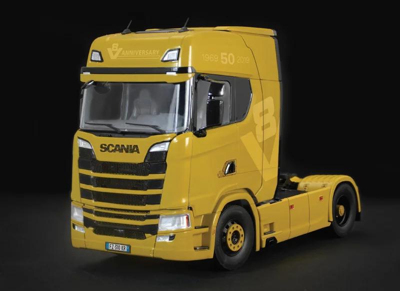 Italeri 1/24 Scania S730 Highline 4x2 Anniv Ed Model Kit — official product photo 4