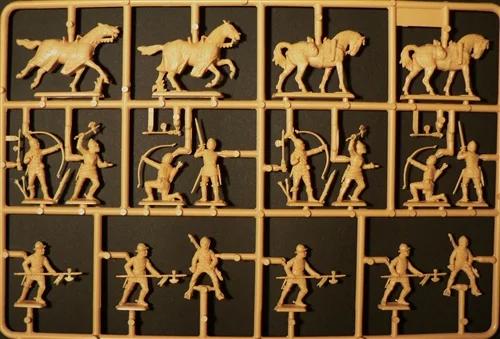 Italeri 1/72 100 Yrs War Eng Knights Model Kit — official product photo 2