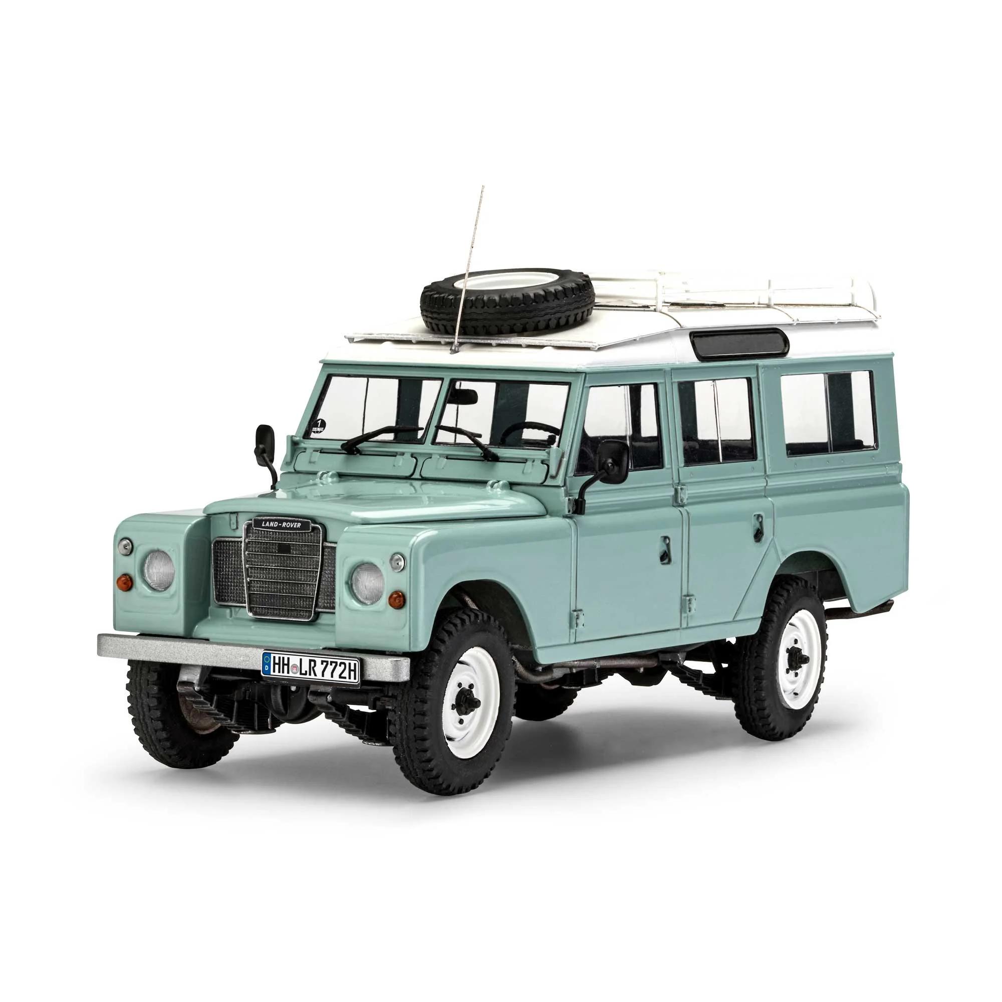 Revell 1/24 Land Rover Series III Model Kit — official product photo 1