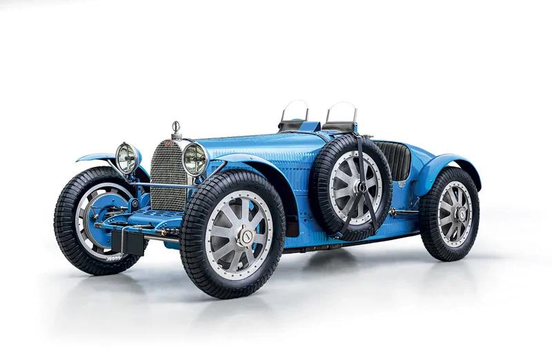 Italeri 1/12 Bugatti 35b Roadster Model Kit — official product photo 1