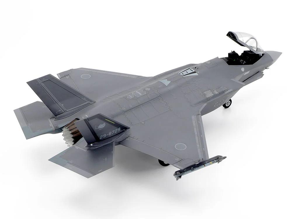 Tamiya 1/72 F-35A Lightning II Model Kit — official product photo 1
