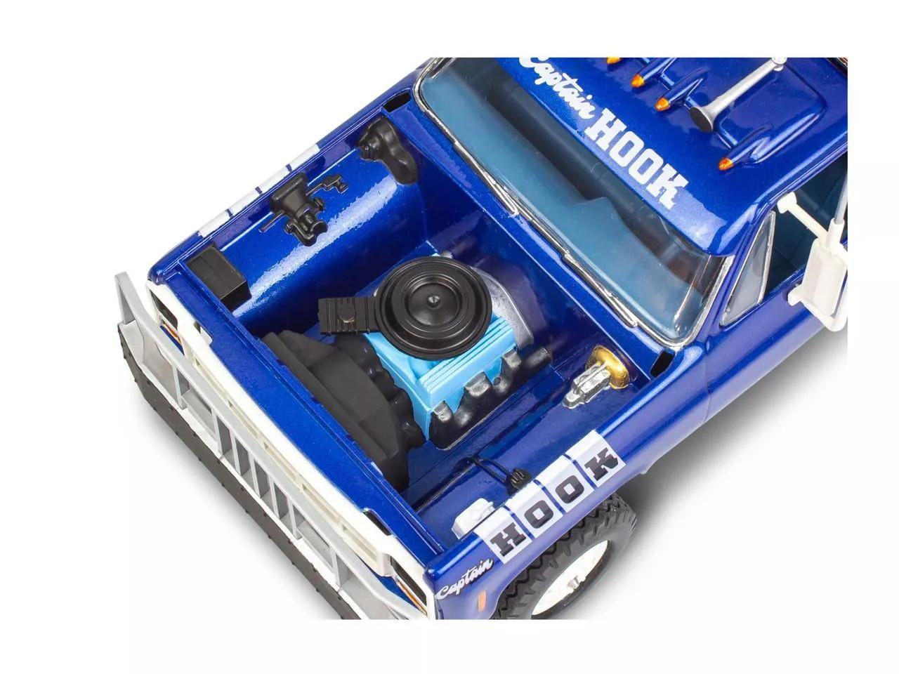 Revell 1/24 1979 Captain Hook Gmc Wrecker Model Kit — official product photo 5