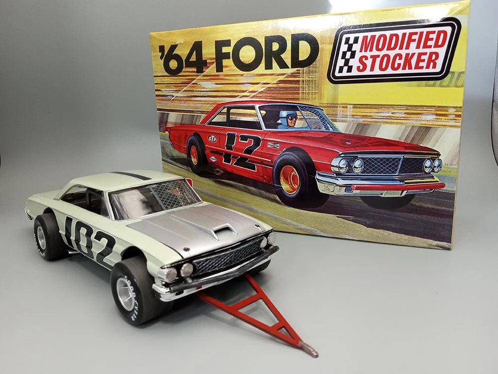 AMT 1/25 1964 Ford Galaxie Modified Stocker Model Kit — official product photo 3
