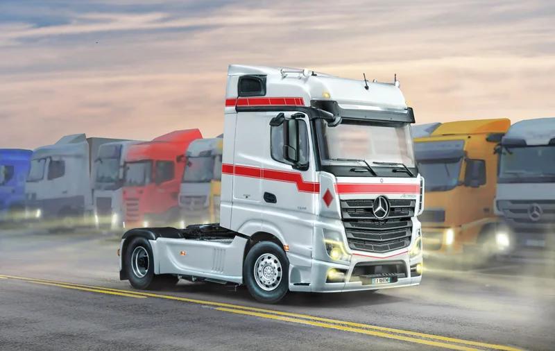 Italeri Mercedes-benz Mp4 Big Space Show Truck Model Kit — official product photo 1