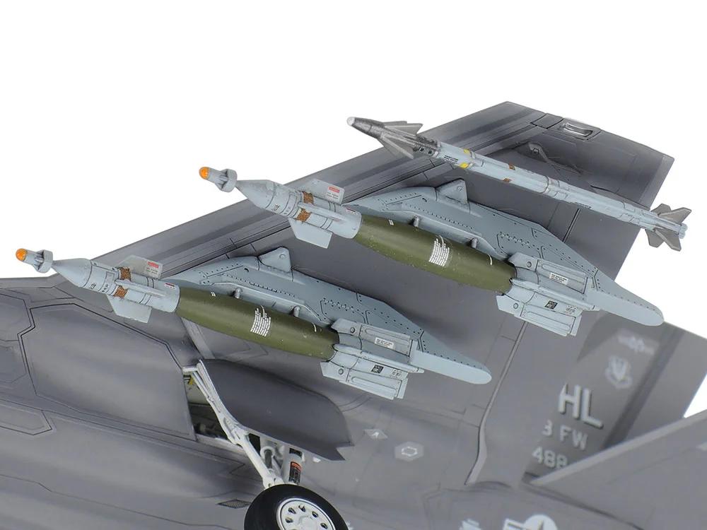 Tamiya 1/72 F-35A Lightning II Model Kit — official product photo 4