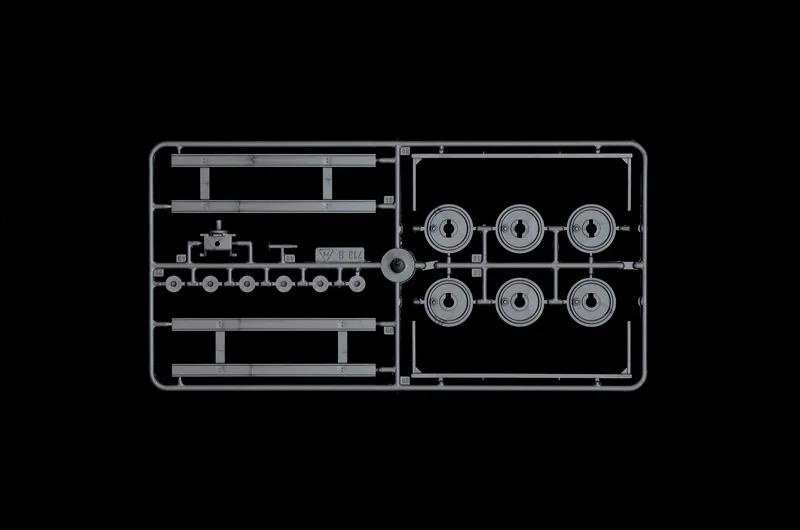 Italeri 1/24 Family Tank Trailer Model Kit — official product photo 6