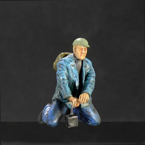 Italeri 1/35 Partisans Model Kit — official product photo 4