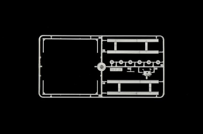 Italeri 1/24 40 Container Trailer Model Kit — official product photo 3