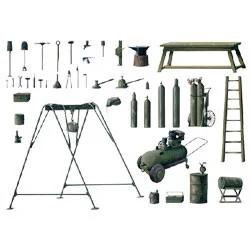 Italeri 1/35 Field Tool Shop Model Kit — box art