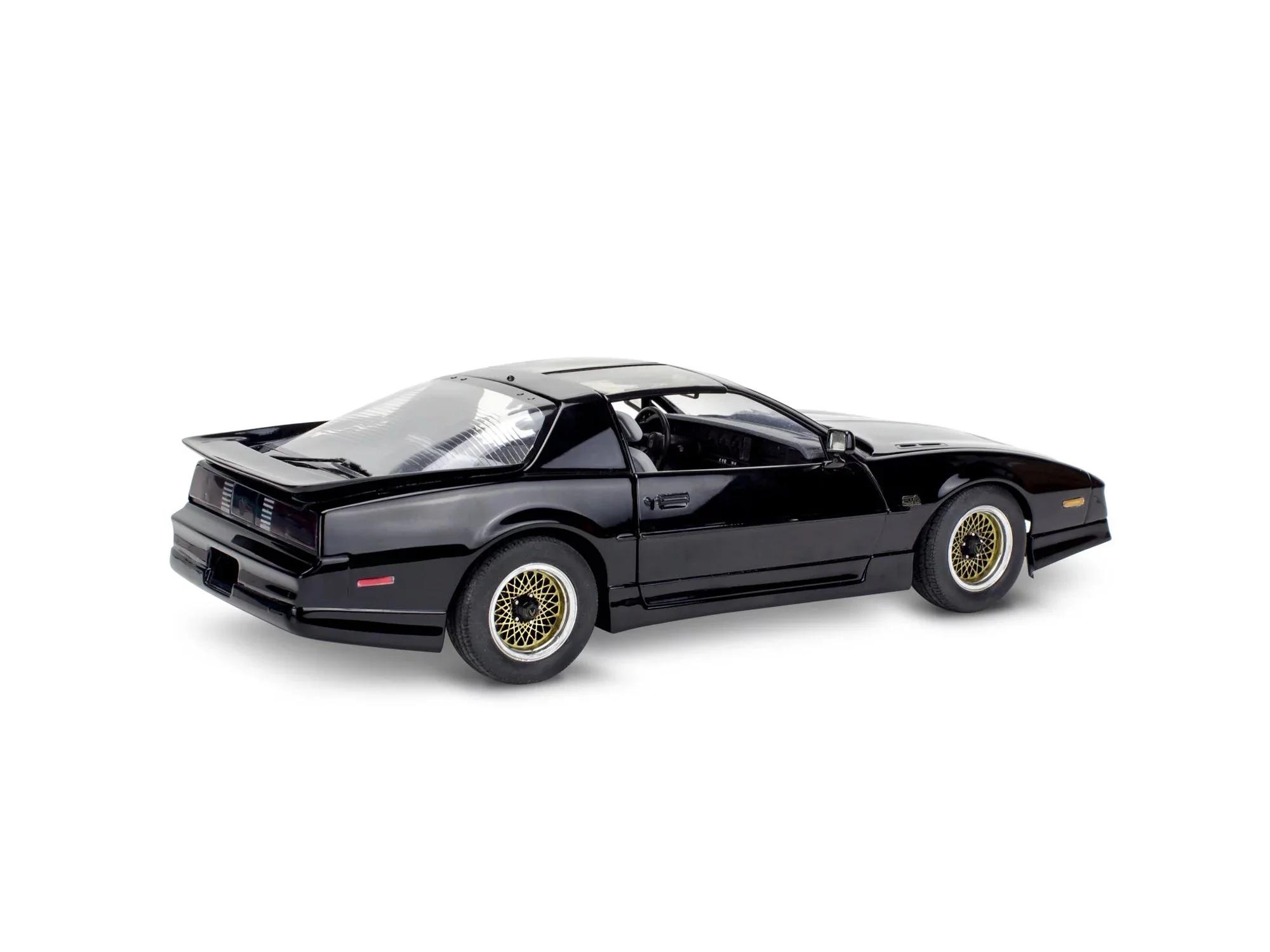Revell 1/16 87 Pontiac Firebird Gta Model Kit — official product photo 3