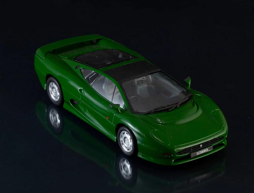 Italeri 1/24 Jaguar Xj220 Model Kit — official product photo 5